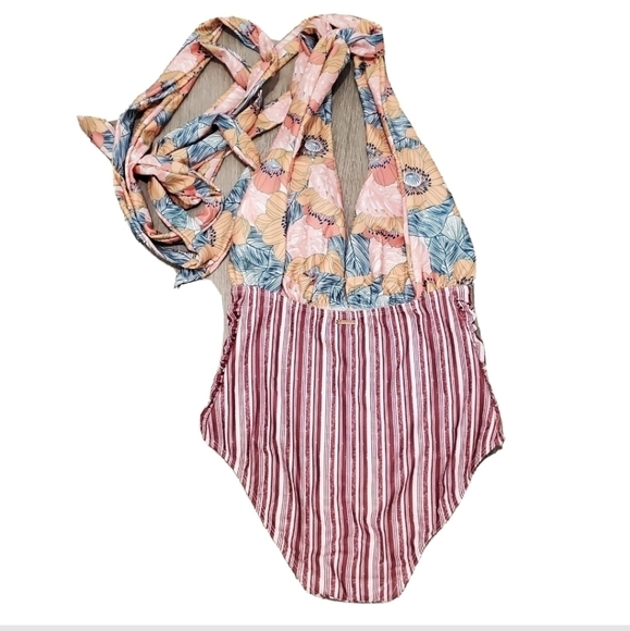 NEW Nicole Miller New York Convertible Swimsuit - Picture 4 of 7